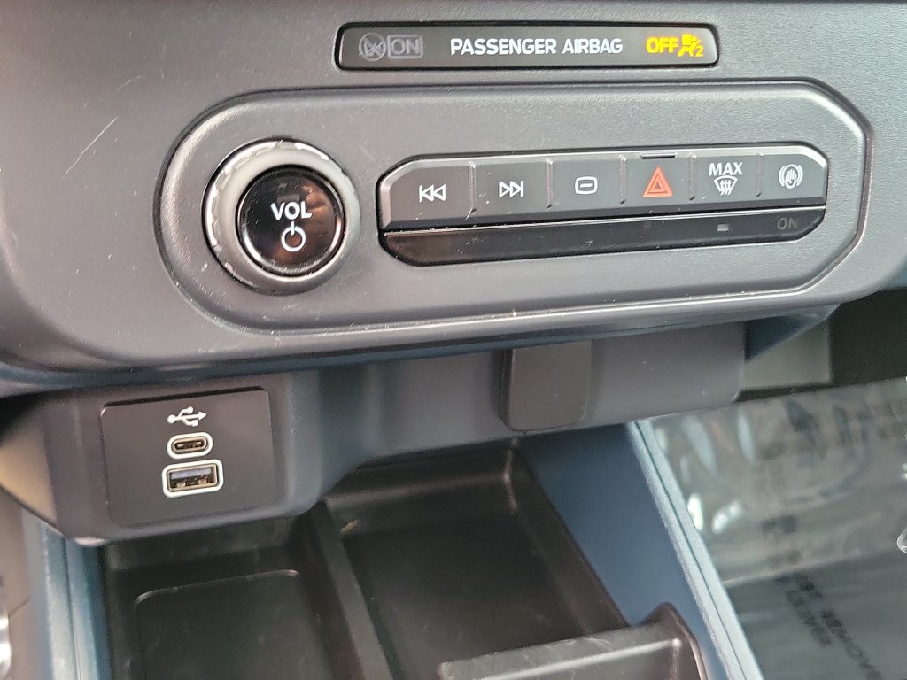 2025 Ford Maverick XL - Photo 9